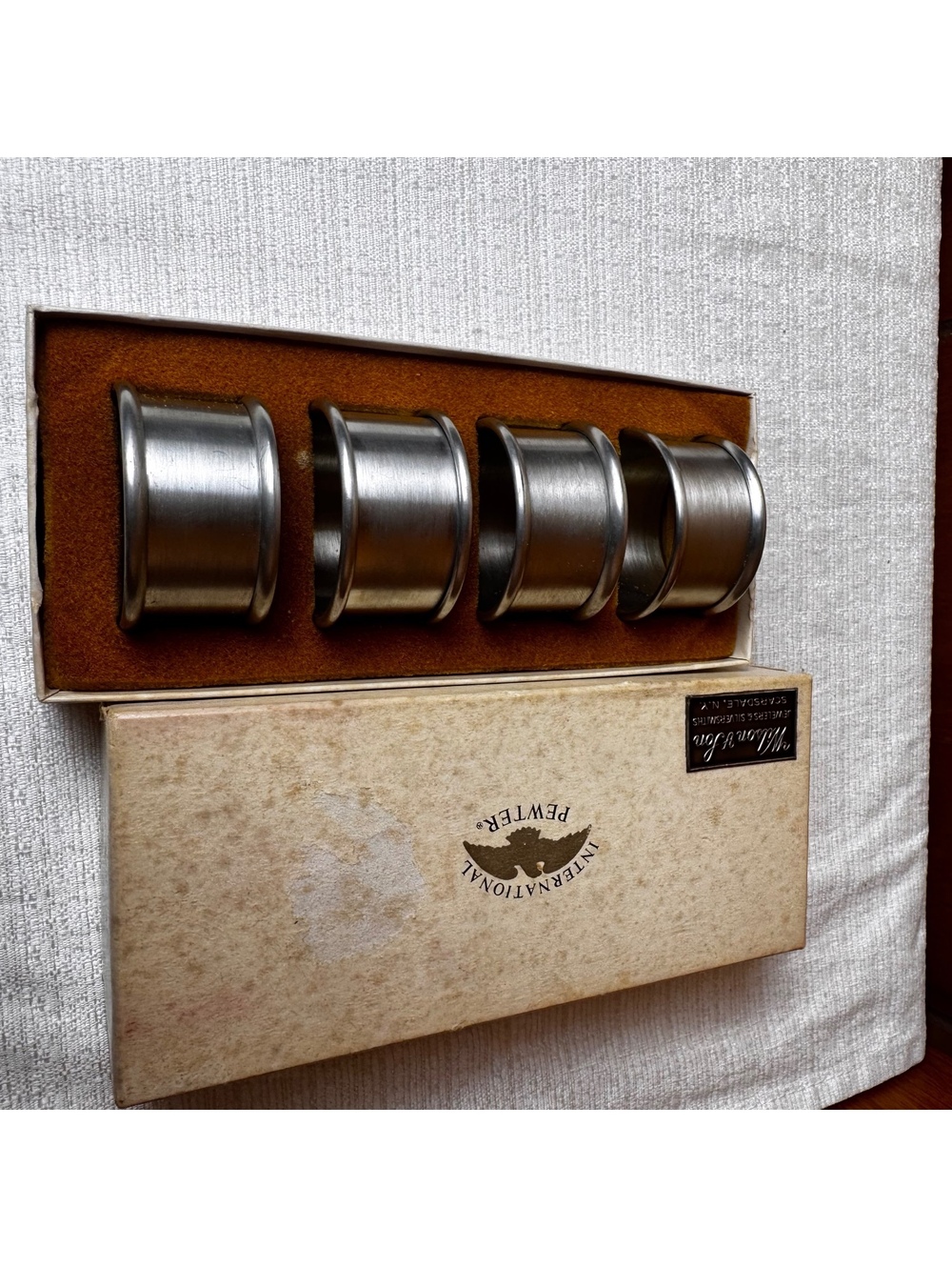 Vintage International Pewter Napkin Bands Set of 4 Wilson & Son Original Box - Picture 3 of 8